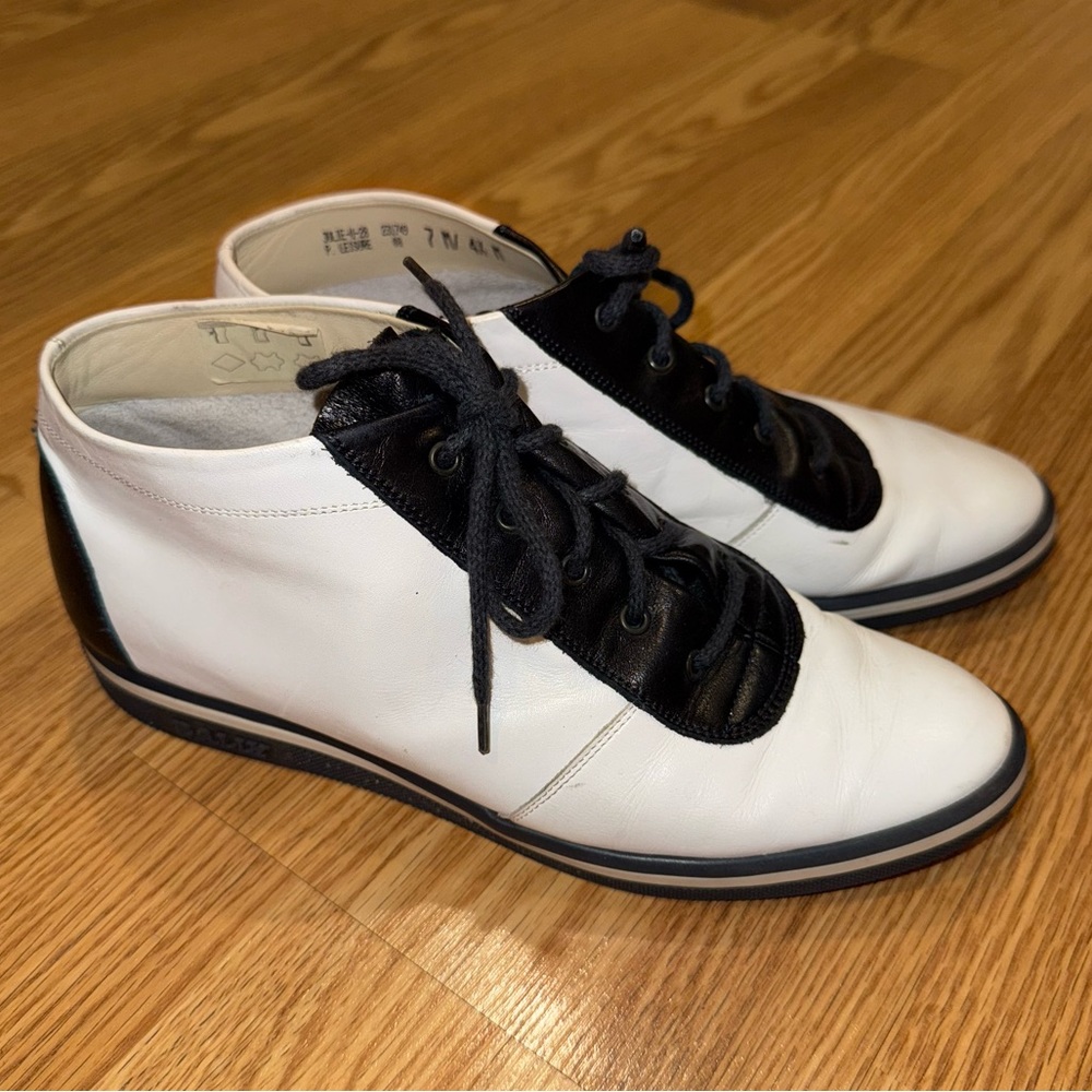 Bally Julie Leather Sneaker white navy size 7